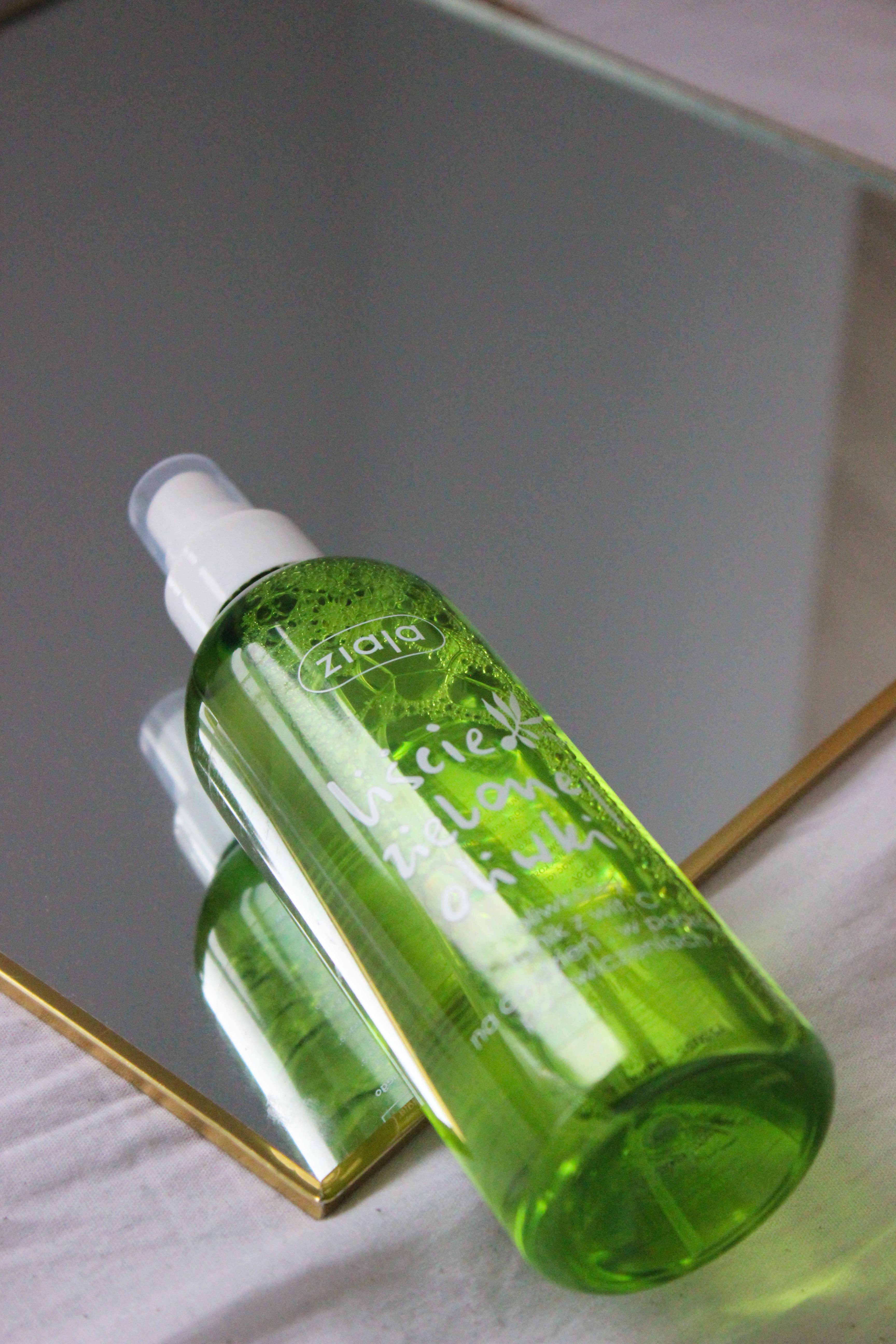 Green Cleaning Products vs. Traditional Chemicals: What's Better for Your Business